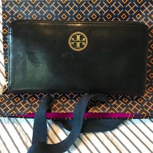 Black Tory Burch wallet